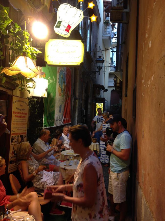 Old Taverna Sorrentina Bagian luar foto